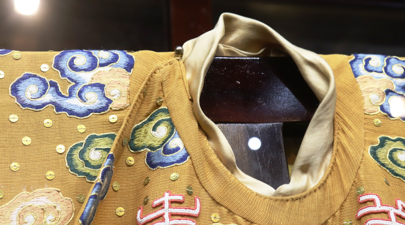 Vào điện Long An, chiêm ngưỡng ‘tuyệt phẩm’ Long bào triều Nguyễn ảnh 17