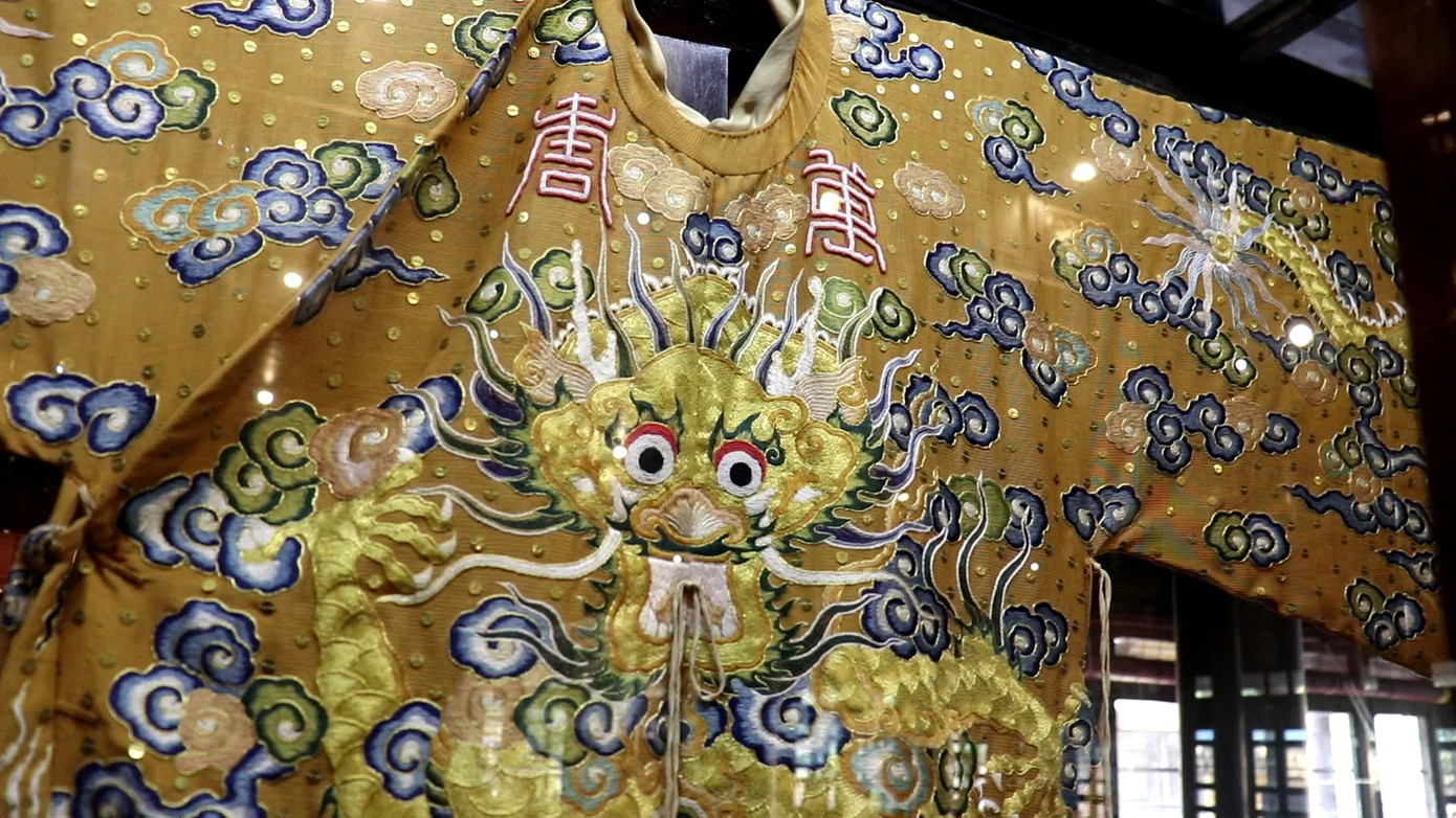 Vào điện Long An, chiêm ngưỡng ‘tuyệt phẩm’ Long bào triều Nguyễn ảnh 8