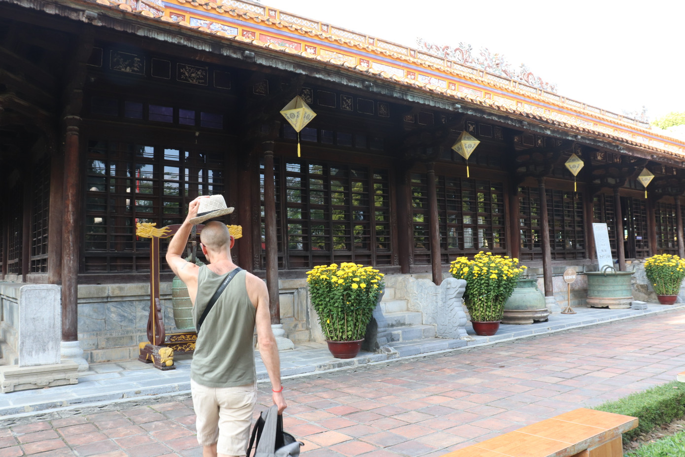 Vào điện Long An, chiêm ngưỡng ‘tuyệt phẩm’ Long bào triều Nguyễn ảnh 22