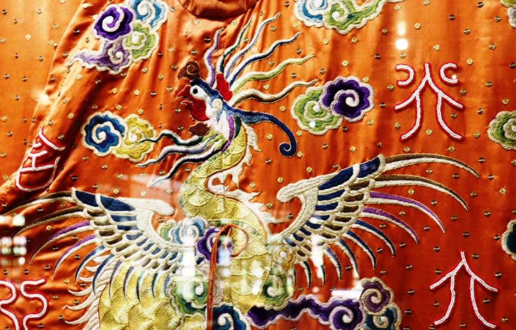 Vào điện Long An, chiêm ngưỡng ‘tuyệt phẩm’ Long bào triều Nguyễn ảnh 14