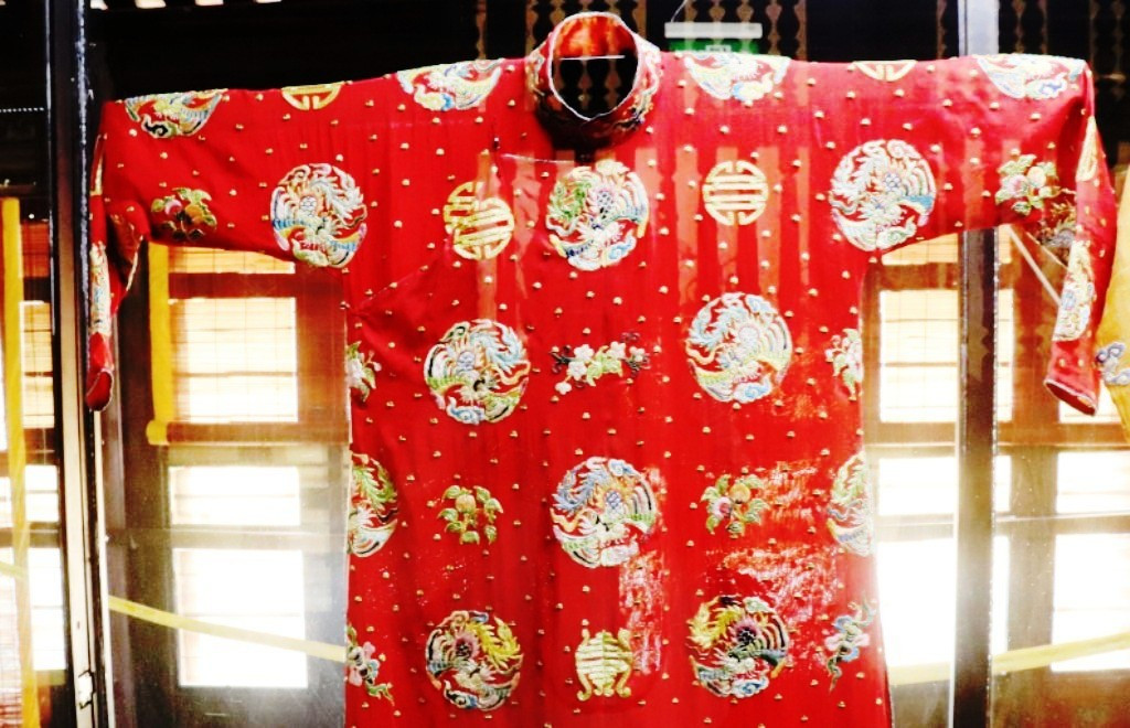 Vào điện Long An, chiêm ngưỡng ‘tuyệt phẩm’ Long bào triều Nguyễn ảnh 19