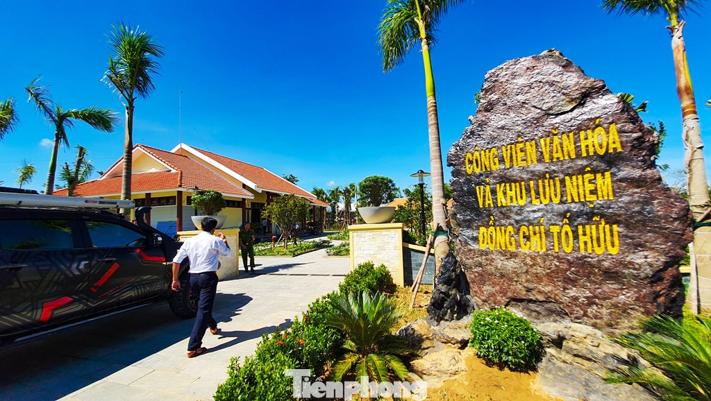 Chân thực những hình ảnh đi cùng năm tháng về nhà thơ Tố Hữu ảnh 24