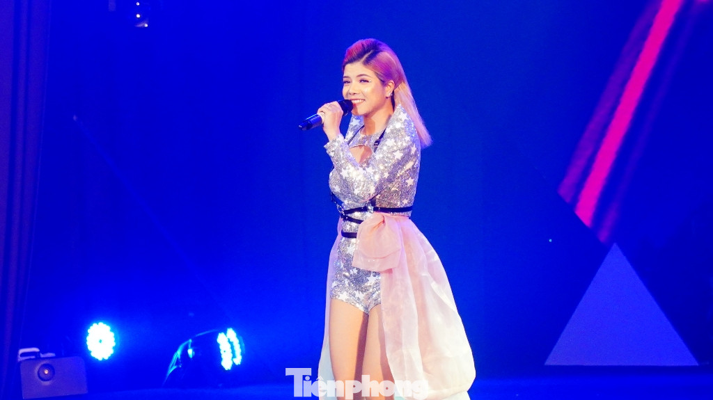 Nữ sinh viên Đại học Ngoại ngữ Huế đoạt Quán quân ‘Hoa khôi Đại học Huế 2020’ ảnh 21