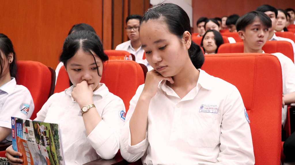 Huế: Chủ tịch tỉnh đối thoại với 500 học sinh về định hướng nghề nghiệp CNTT ảnh 15