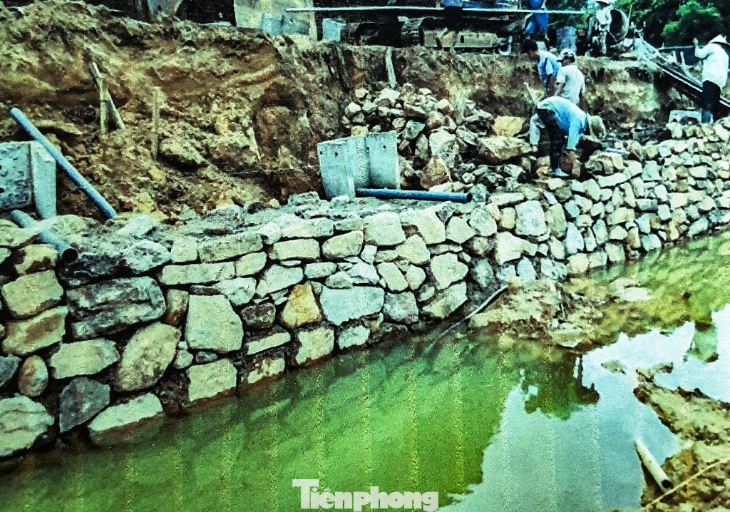 Nhìn gần đoạn kè cổ 200 tuổi bảo vệ kinh thành Huế ảnh 6