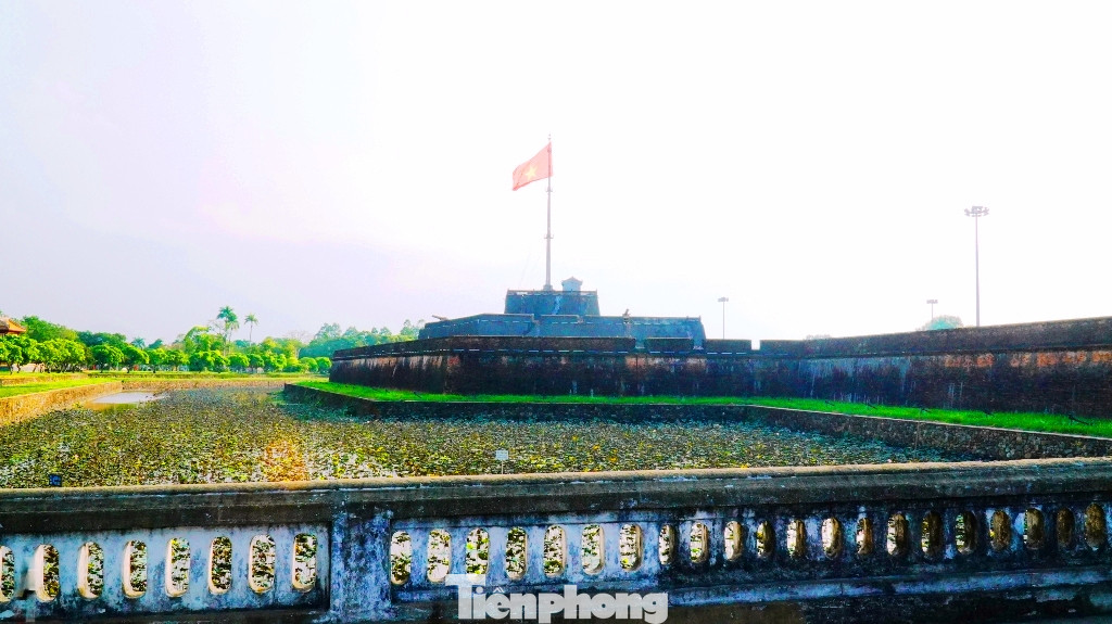 Nhìn gần đoạn kè cổ 200 tuổi bảo vệ kinh thành Huế ảnh 2