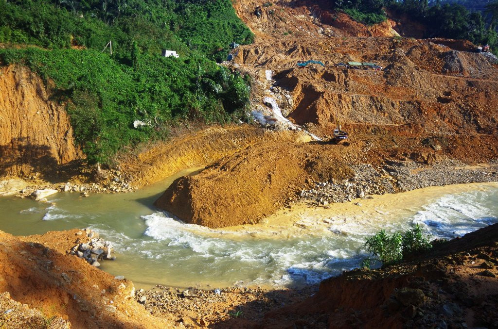 Mưa lớn bất ngờ cuốn trôi đập tạm ngăn nước tìm kiếm người mất tích tại Rào Trăng 3 ảnh 9