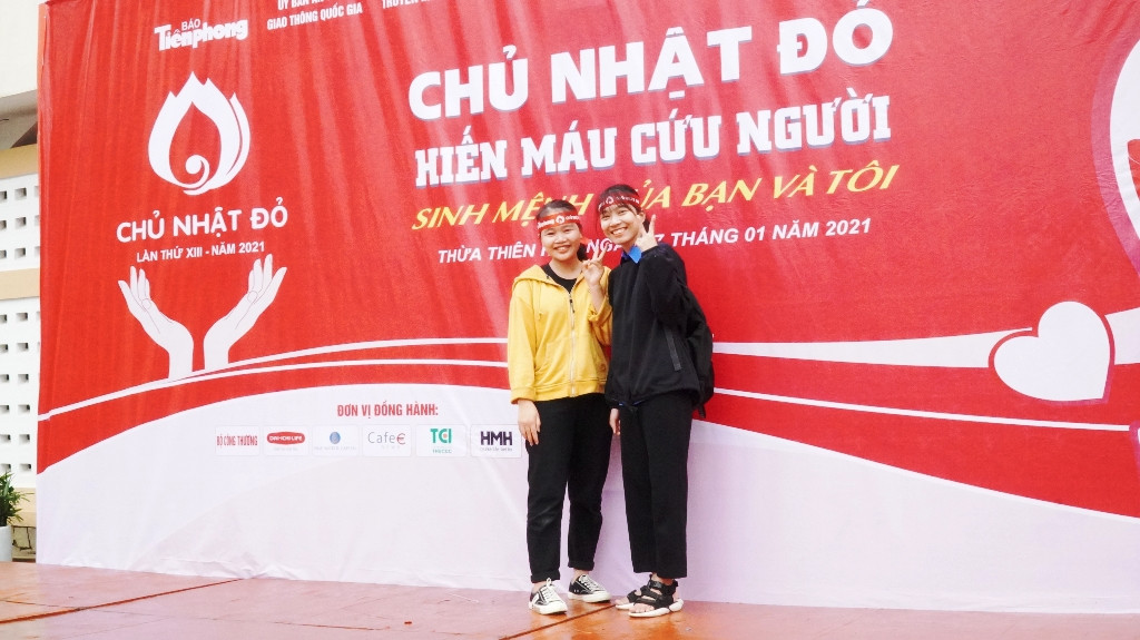 Tưng bừng Chủ Nhật Đỏ giữa mưa lạnh xứ Huế ảnh 10