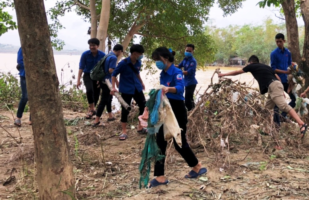 TT-Huế: Huy động tổng lực đoàn viên ra quân xử lý môi trường, giúp dân sau bão lũ ảnh 16