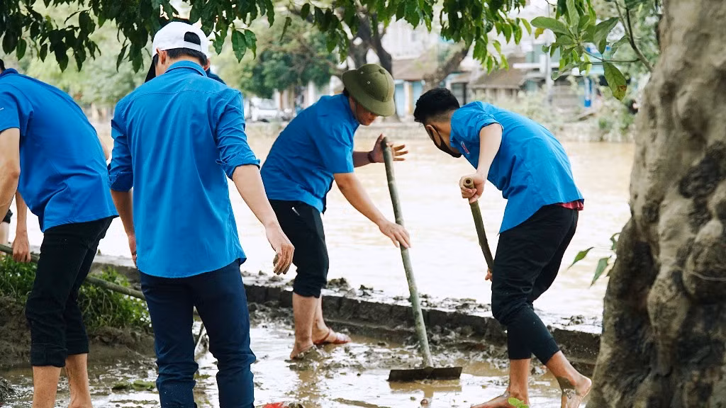 TT-Huế: Huy động tổng lực đoàn viên ra quân xử lý môi trường, giúp dân sau bão lũ ảnh 13