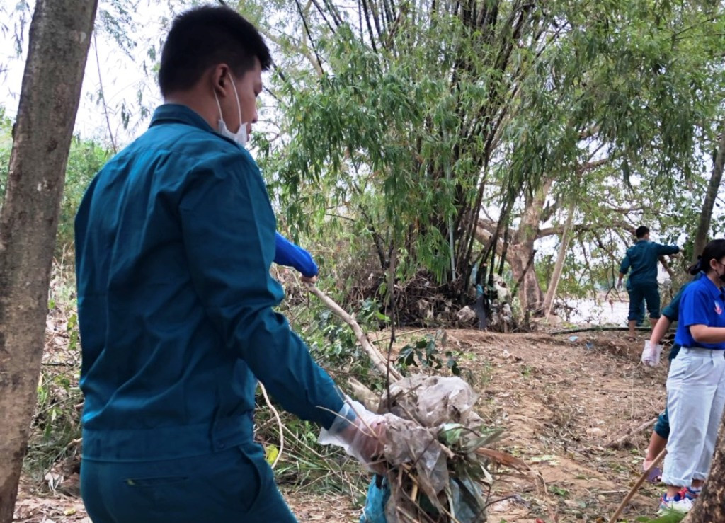 TT-Huế: Huy động tổng lực đoàn viên ra quân xử lý môi trường, giúp dân sau bão lũ ảnh 14