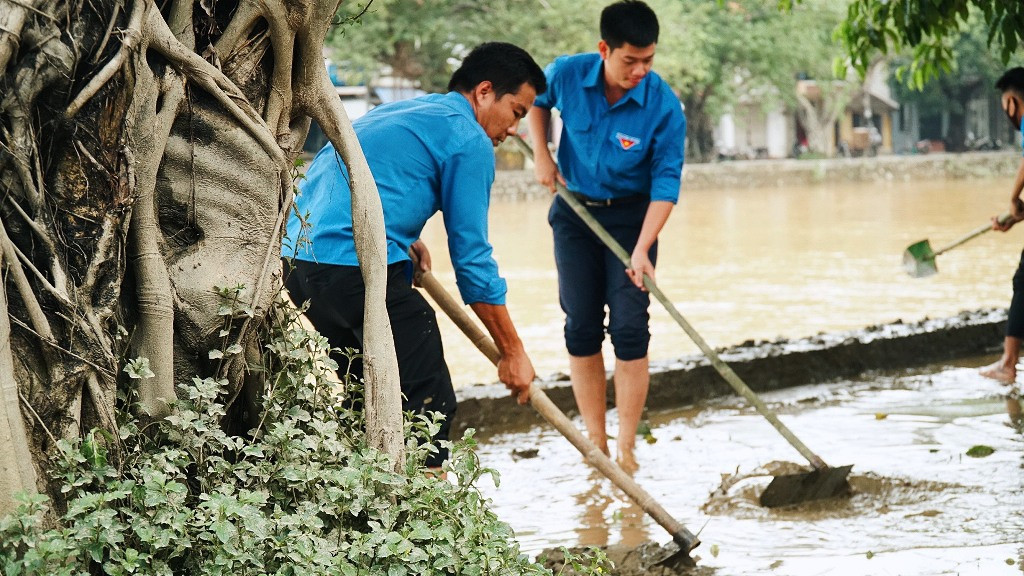 TT-Huế: Huy động tổng lực đoàn viên ra quân xử lý môi trường, giúp dân sau bão lũ ảnh 11