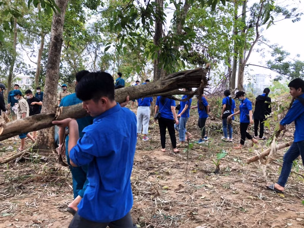 TT-Huế: Huy động tổng lực đoàn viên ra quân xử lý môi trường, giúp dân sau bão lũ ảnh 17
