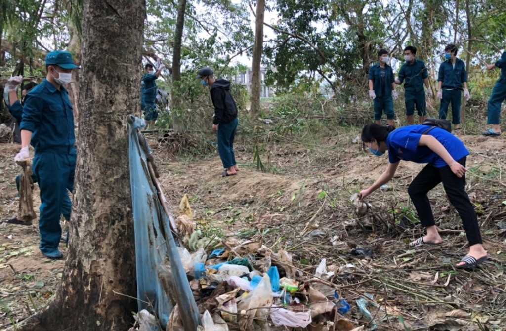 TT-Huế: Huy động tổng lực đoàn viên ra quân xử lý môi trường, giúp dân sau bão lũ ảnh 15