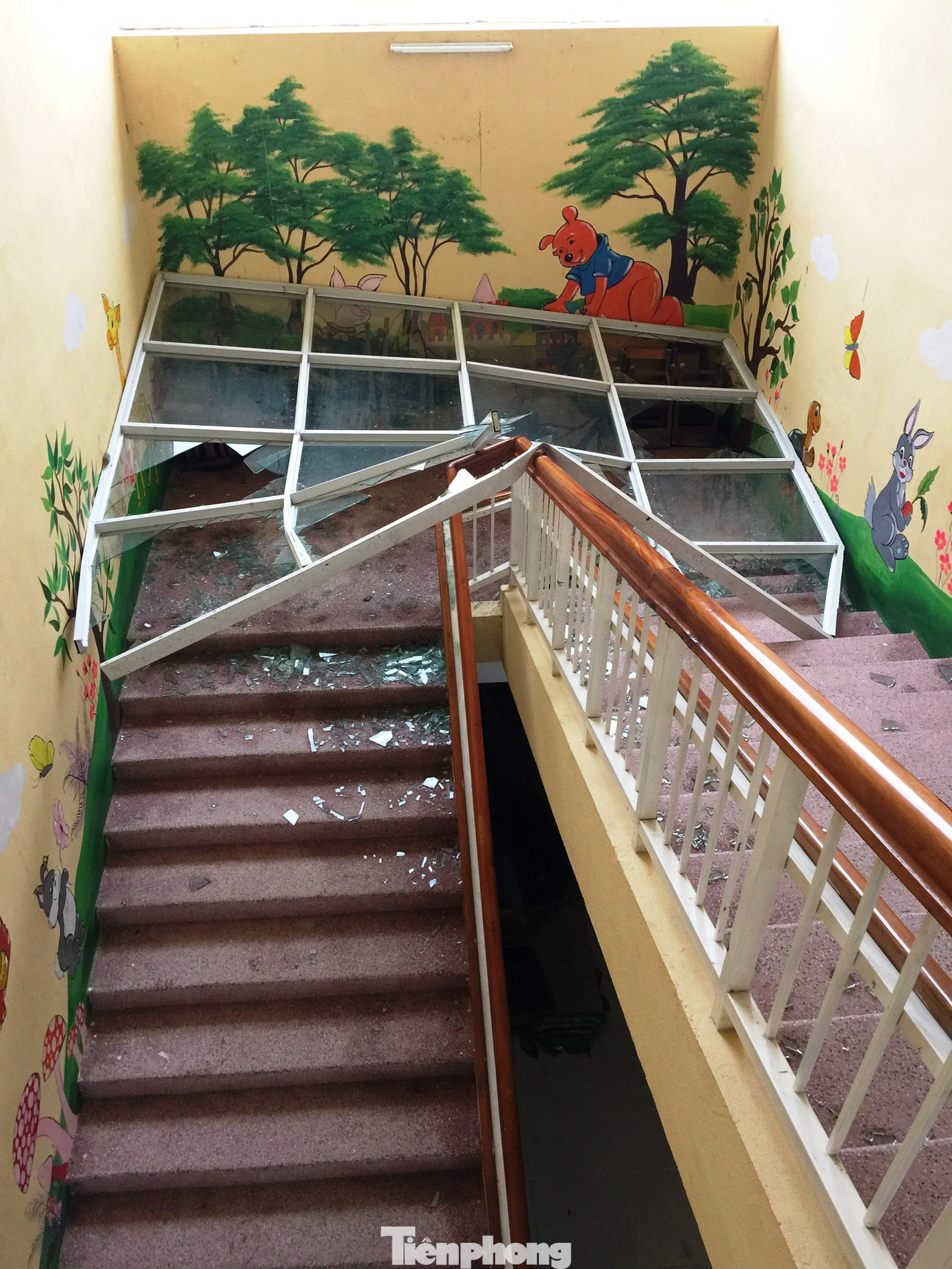 Xót xa nhìn trường học tại TT-Huế bị 'cuồng phong' số 13 thổi bay nóc ảnh 10