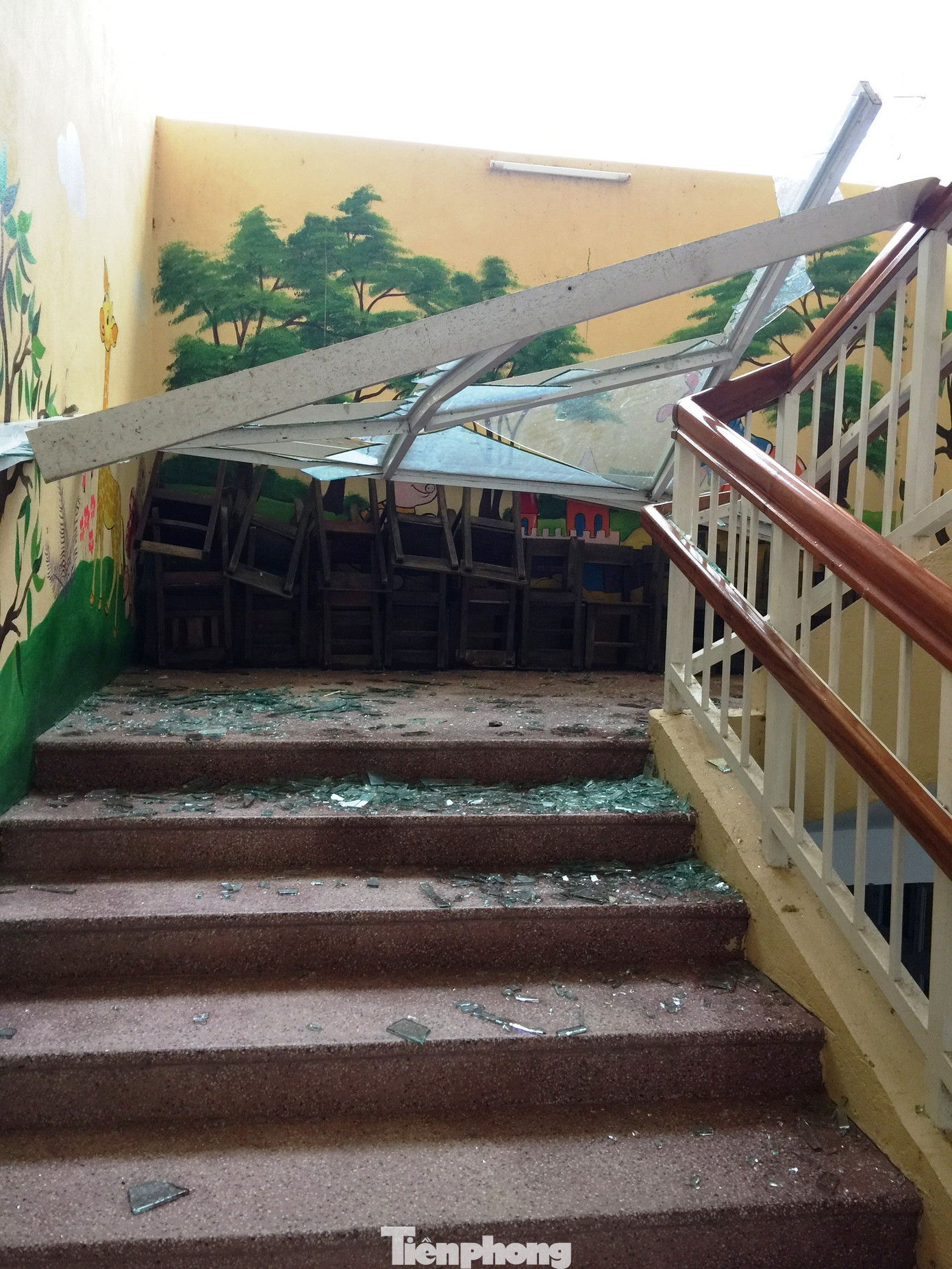 Xót xa nhìn trường học tại TT-Huế bị 'cuồng phong' số 13 thổi bay nóc ảnh 13