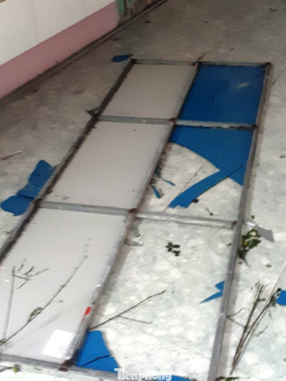 Xót xa nhìn trường học tại TT-Huế bị 'cuồng phong' số 13 thổi bay nóc ảnh 17