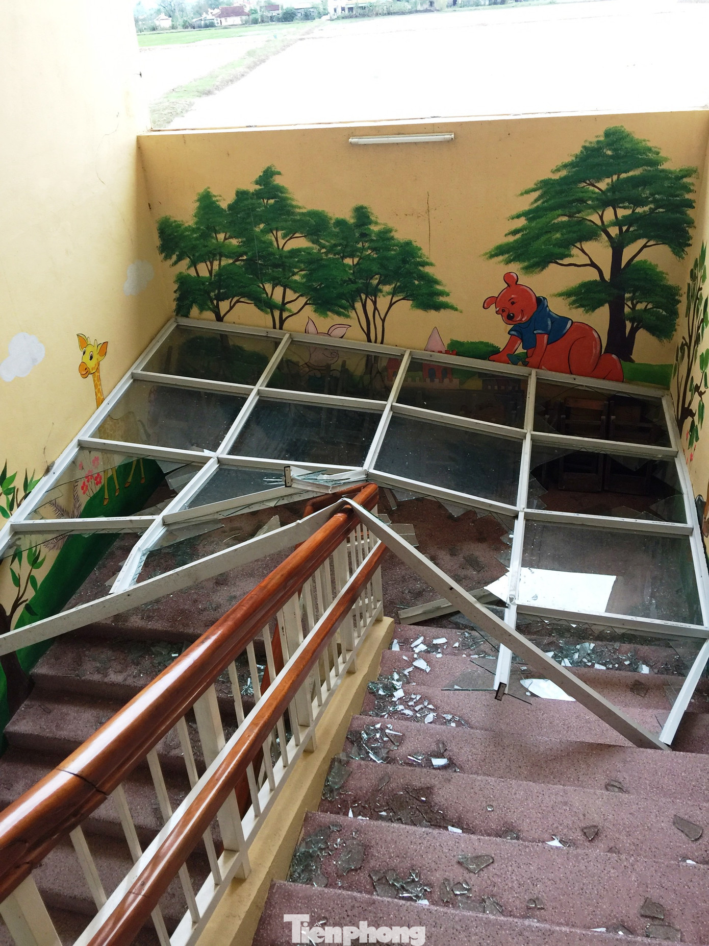 Xót xa nhìn trường học tại TT-Huế bị 'cuồng phong' số 13 thổi bay nóc ảnh 7