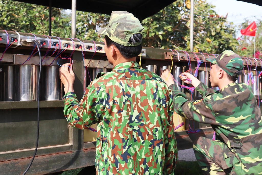 Tận mục ‘trận địa' pháo hoa tại di tích Cầu Ngói Thanh Toàn ảnh 10