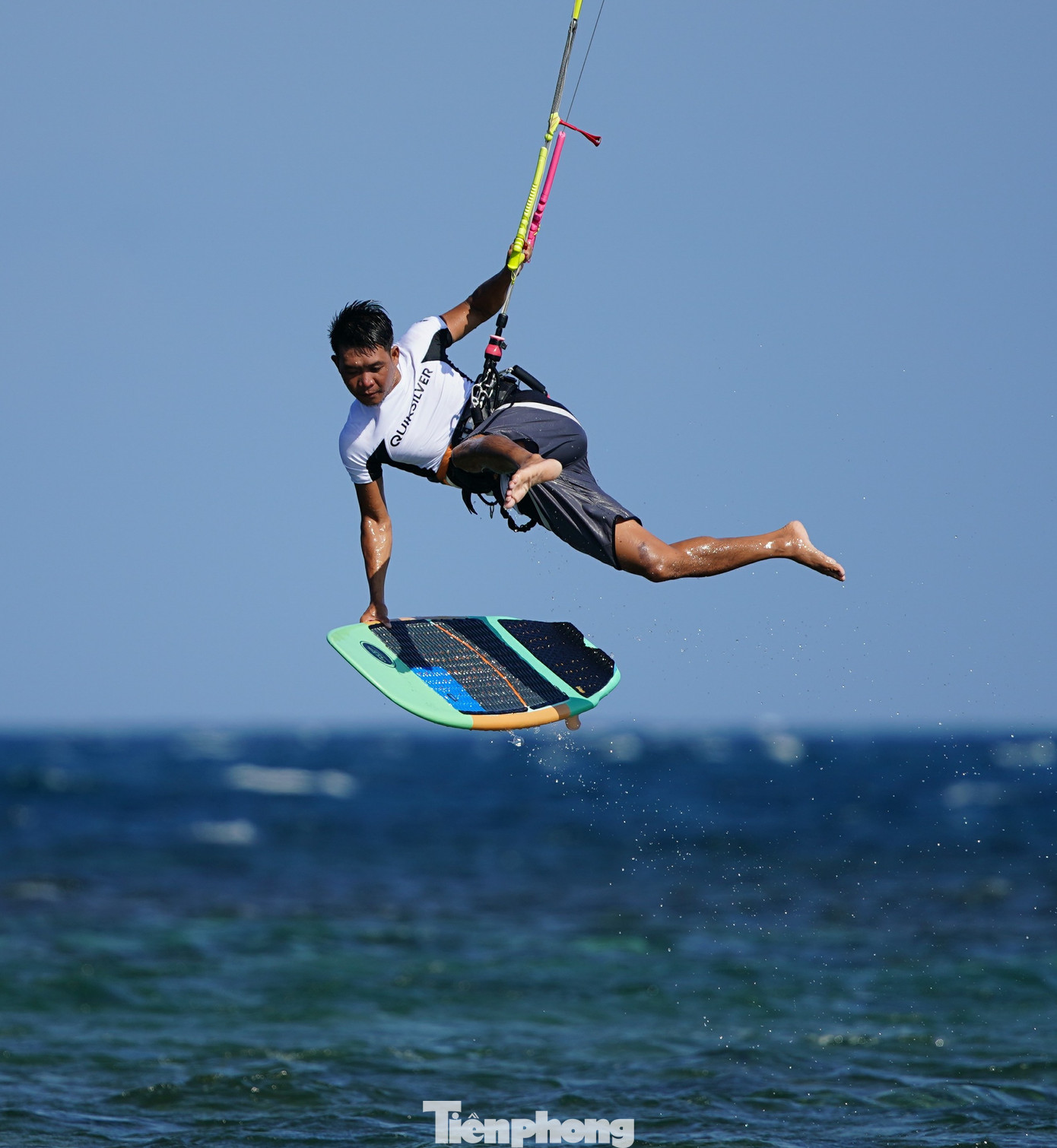 Hàng trăm vận động viên quốc tế thi lướt ván diều trên biển Ninh Chữ ảnh 1