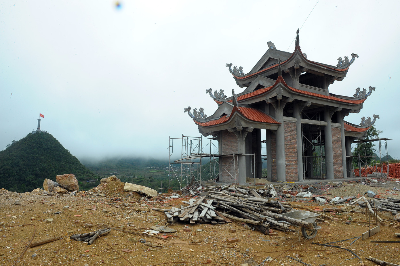 Ngẫm ngợi Lũng Cú: Lình xình Phúc Lộc ảnh 2