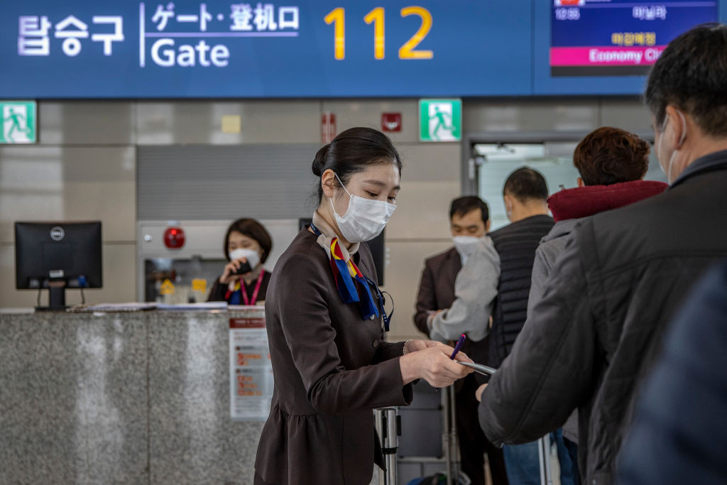 Australia cấm tụ tập 3 người trở lên, Singapore phạt nặng người đứng gần nhau ảnh 2