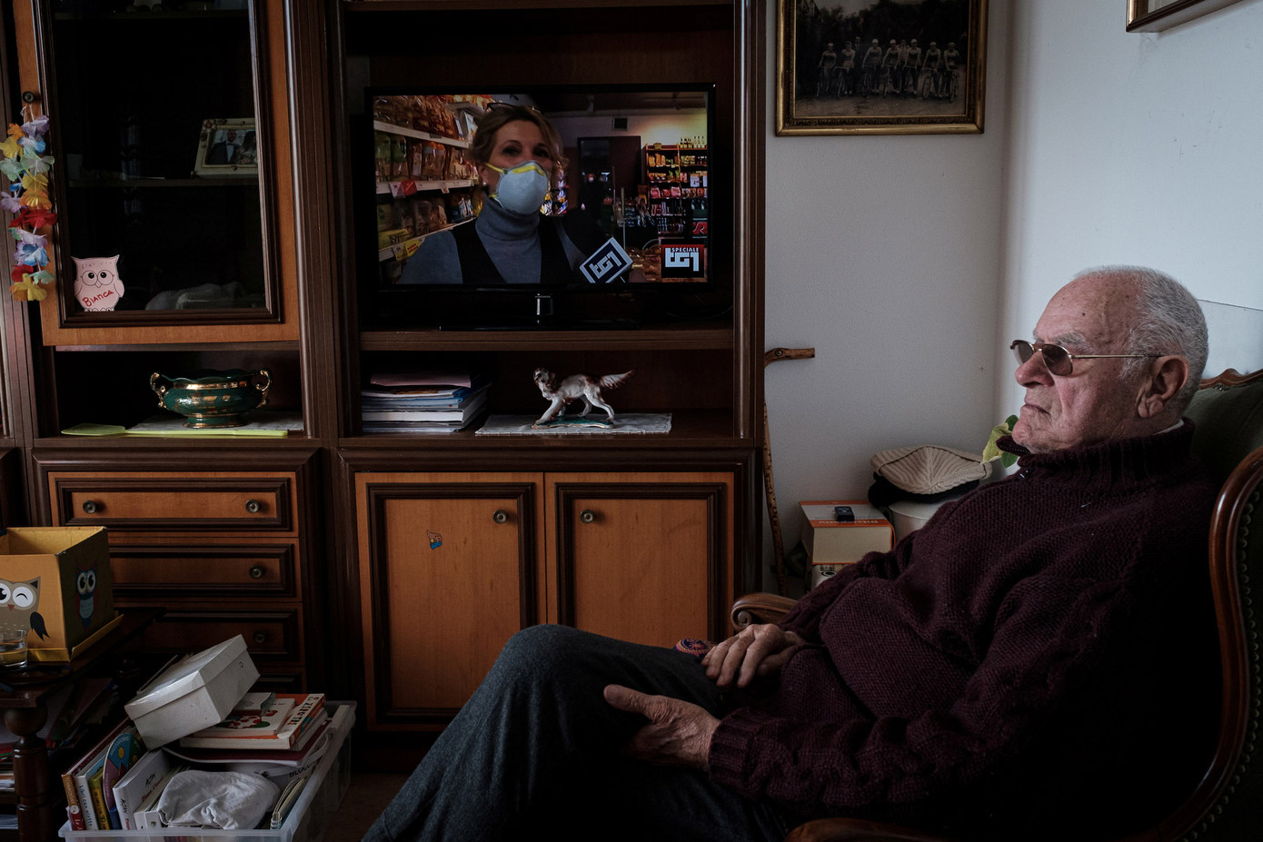 Đời sống thường nhật bên trong khu cách ly Covid-19 ở Italy ảnh 20