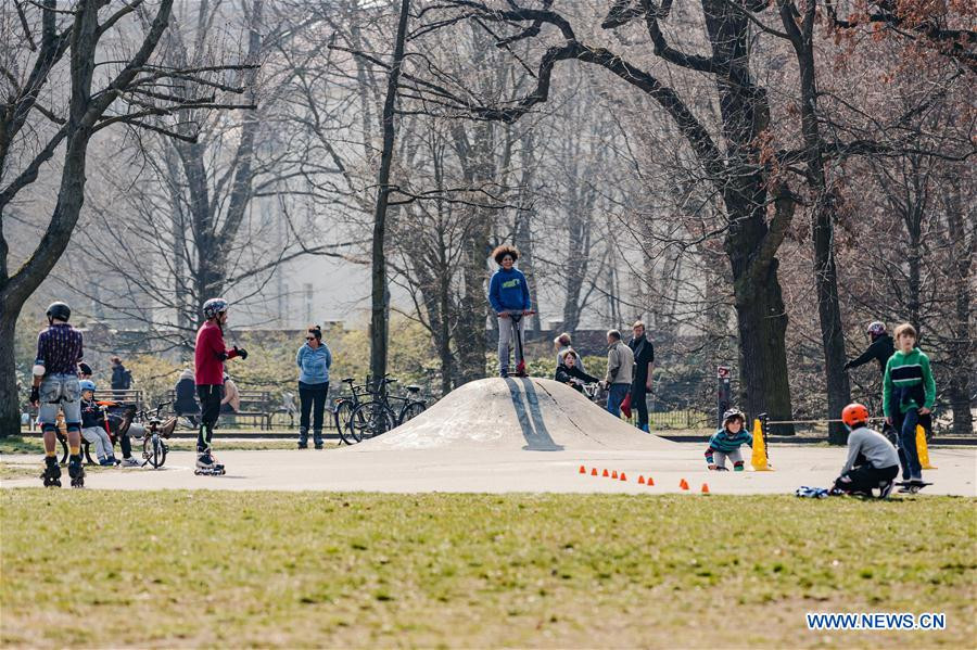 Đời sống trên thế giới thời phong tỏa vì COVID-19 ảnh 10