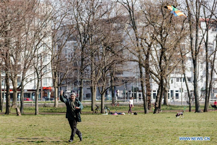 Đời sống trên thế giới thời phong tỏa vì COVID-19 ảnh 11