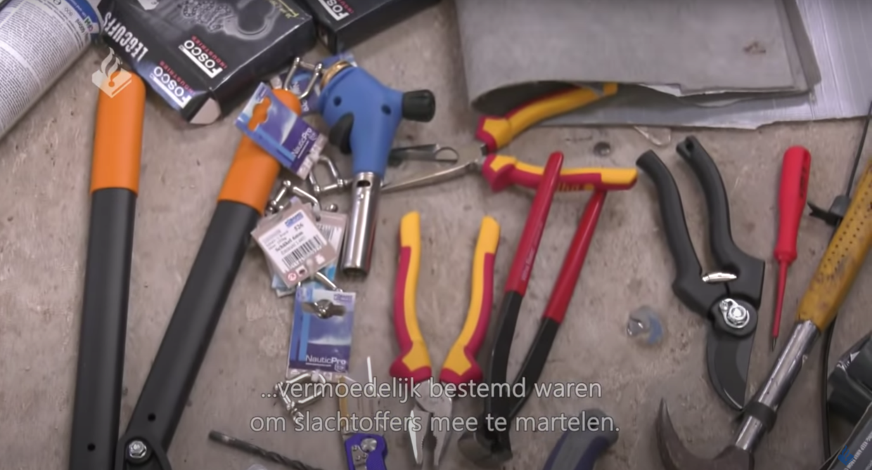 Đột kích 6 phòng tra tấn 'núp bóng' container, chứa đầy dụng cụ nhục hình ảnh 4