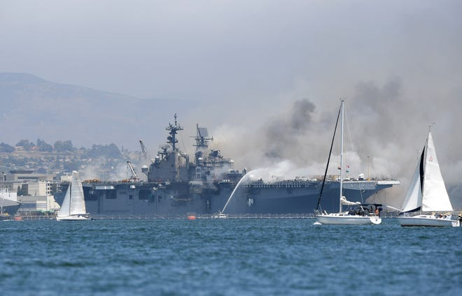 Tàu quân sự Mỹ bốc cháy phừng phừng, 21 người nhập viện ảnh 9