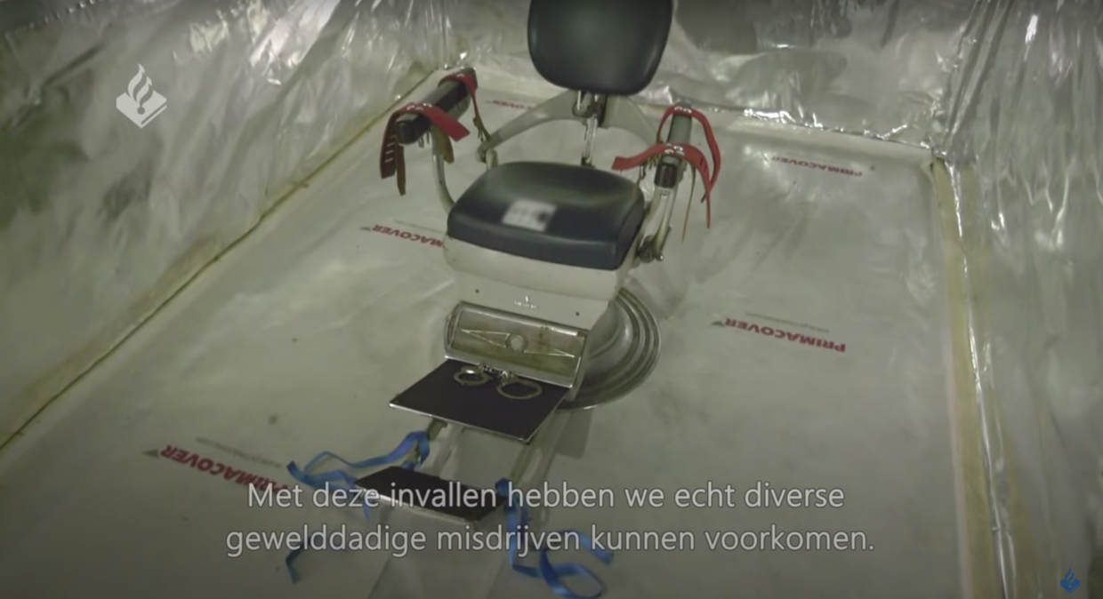 Đột kích 6 phòng tra tấn 'núp bóng' container, chứa đầy dụng cụ nhục hình ảnh 3