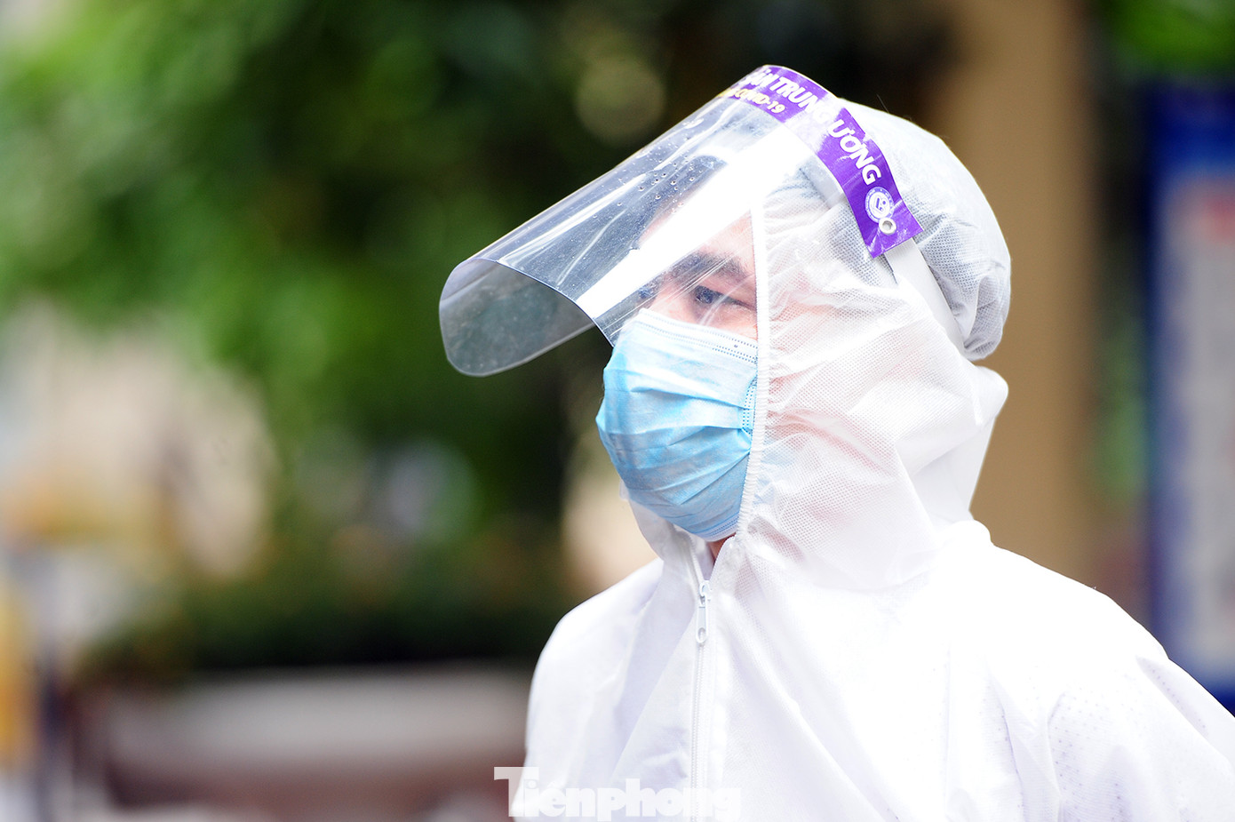 Phòng dịch COVID-19 ở Thủ đô: Kính chống giọt bắn 'lên ngôi' ảnh 4