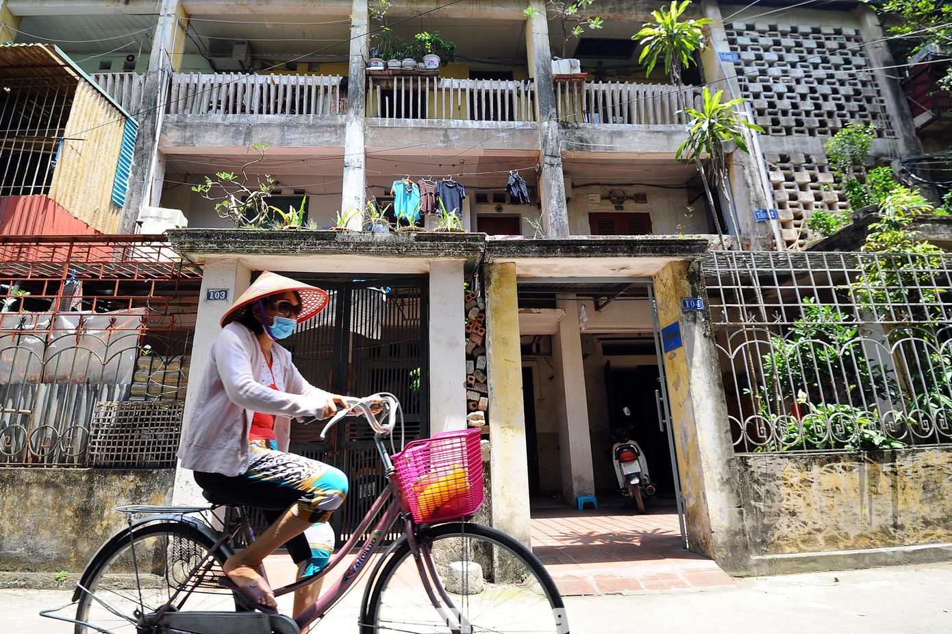 Sống trong sợ hãi ở dãy nhà tập thể mặt phố Lê Hồng Phong ảnh 2