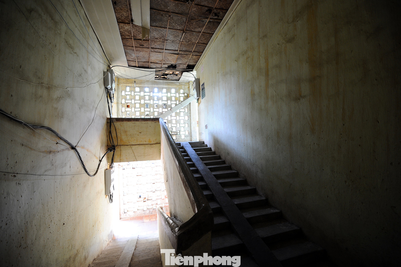 Sống trong sợ hãi ở dãy nhà tập thể mặt phố Lê Hồng Phong ảnh 7