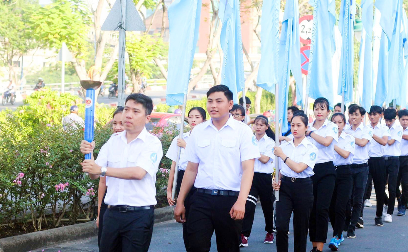 Anh chàng lớp trưởng điển trai chuyên đi “săn” giải thưởng ảnh 3