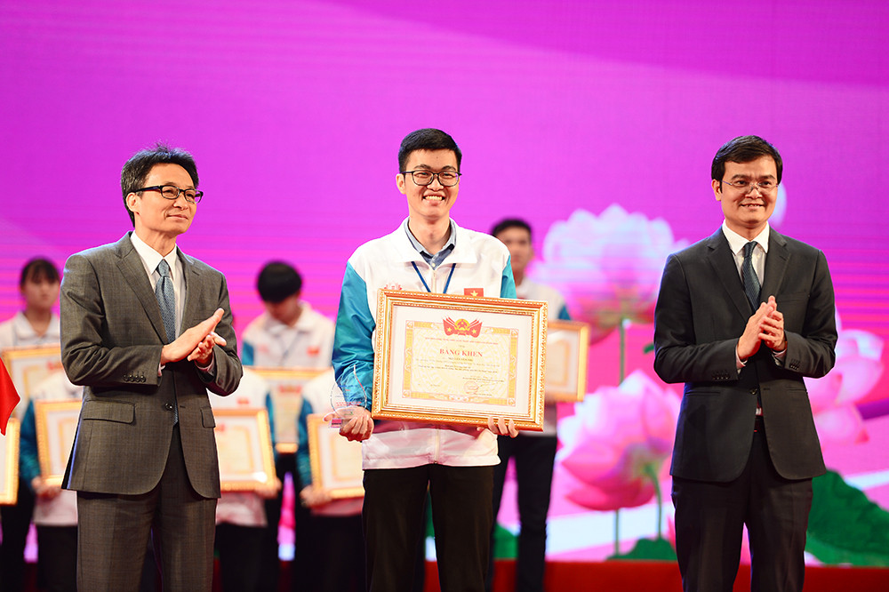 Tuyên dương 130 học sinh, sinh viên là những điển hình xuất sắc ảnh 4