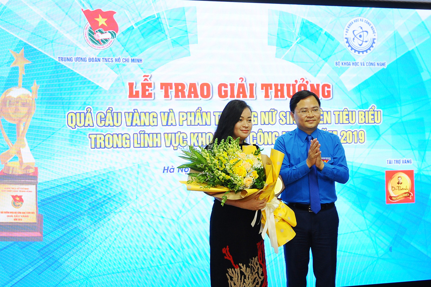 Vinh danh mười nhà khoa học trẻ và 20 nữ sinh ngành khoa học tiêu biểu ảnh 4
