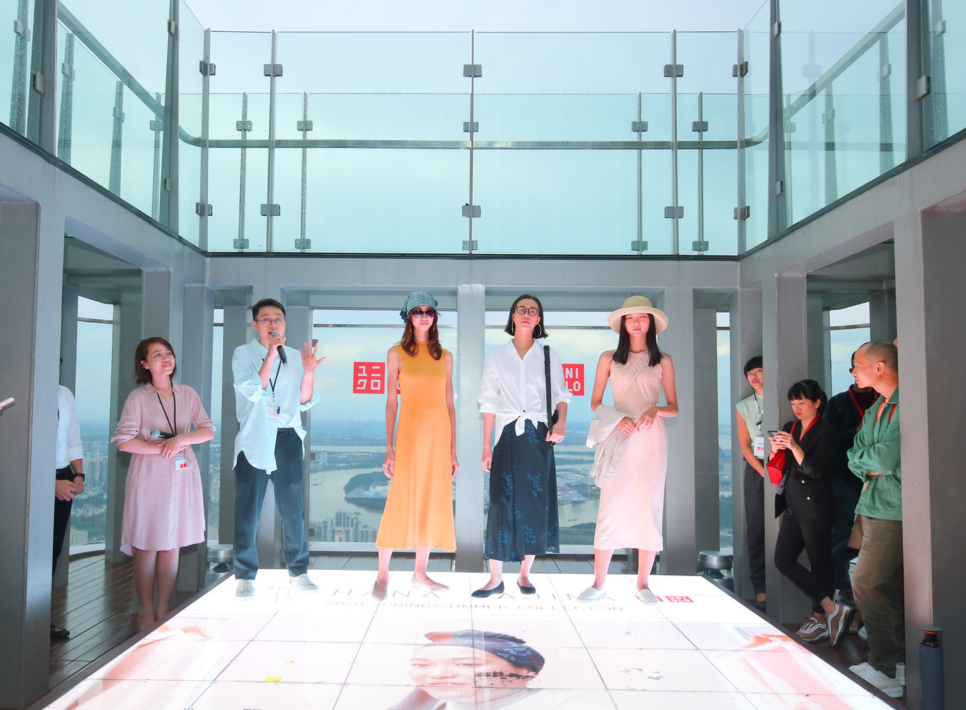 Giới trẻ Sài Gòn được tiếp cận phiên bản giới hạn UNIQLO x HANA TAJIMA ảnh 3