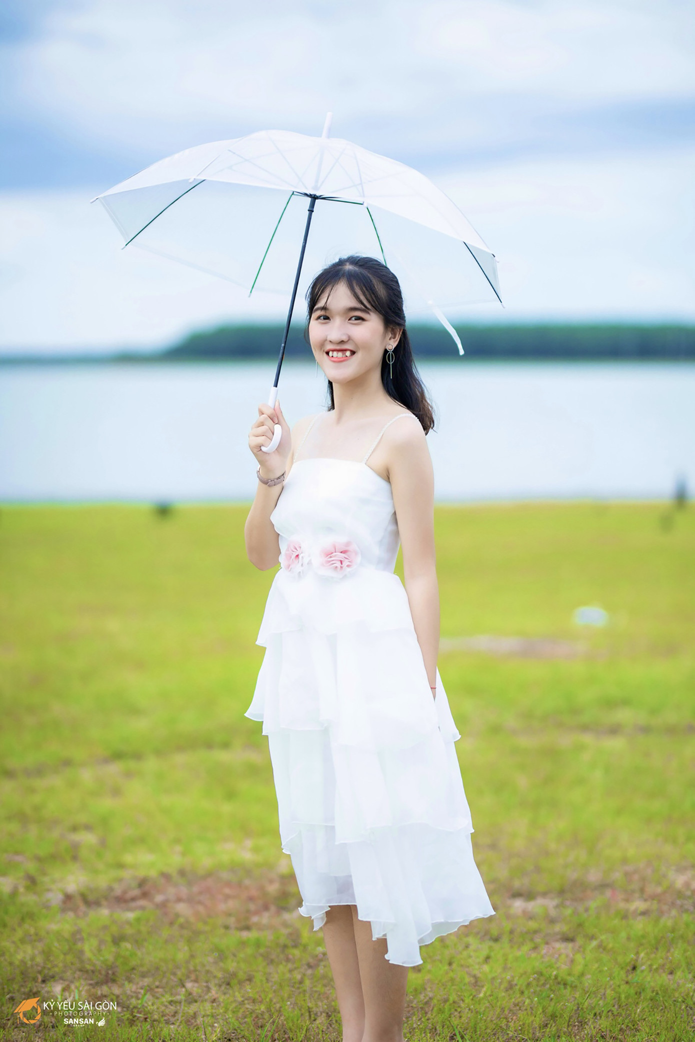 Nữ sinh con nhà nghèo tự xây dựng cho mình bảng thành tích đáng nể ảnh 7