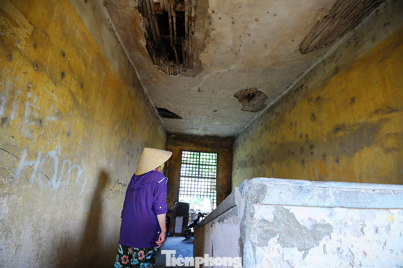 Sống trong sợ hãi ở dãy nhà tập thể mặt phố Lê Hồng Phong ảnh 1