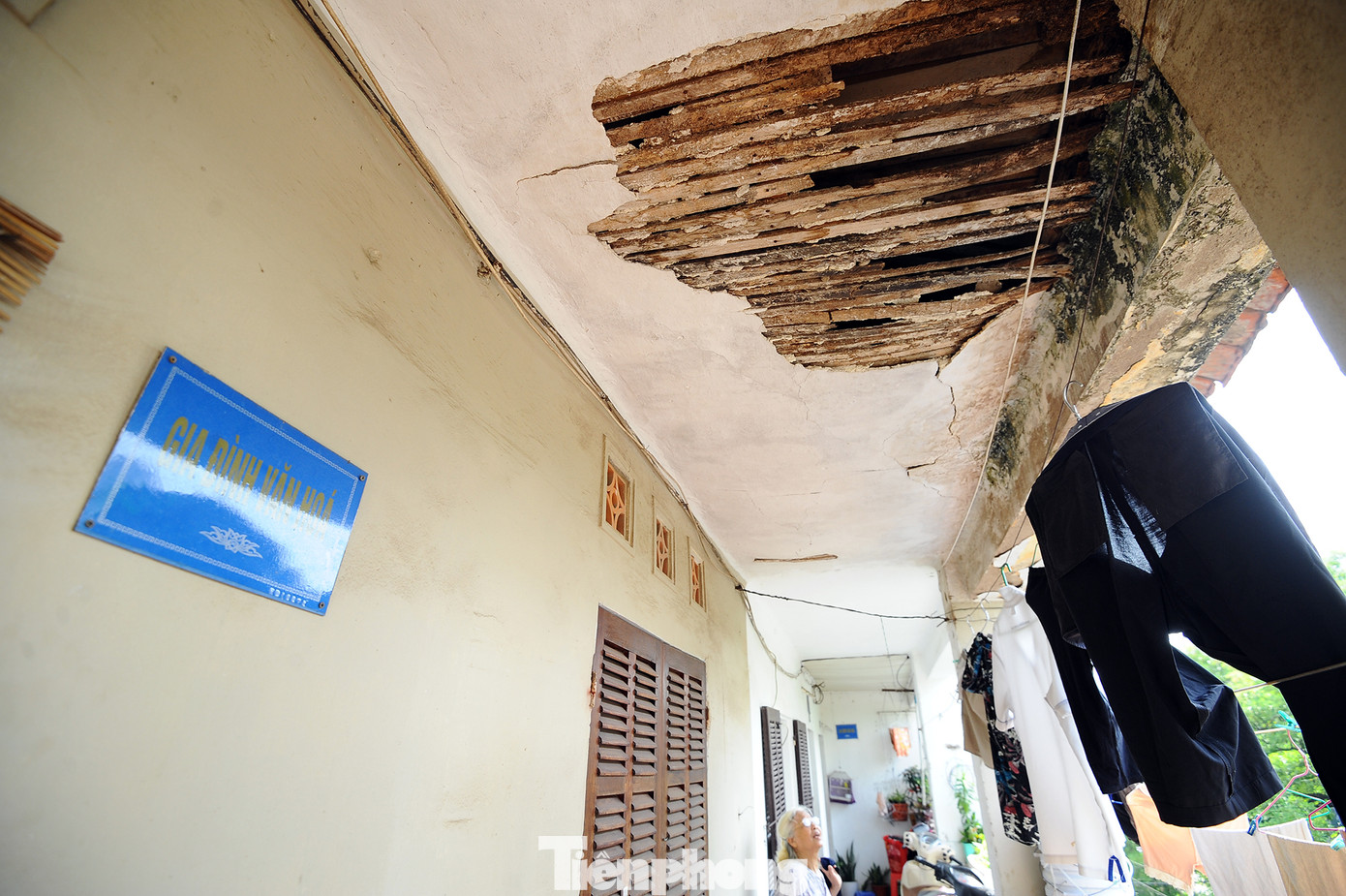 Sống trong sợ hãi ở dãy nhà tập thể mặt phố Lê Hồng Phong ảnh 12