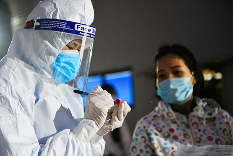 Hàng ngàn sinh viên y khoa chi viện Hải Dương, Quảng Ninh dập dịch COVID-19 ảnh 1