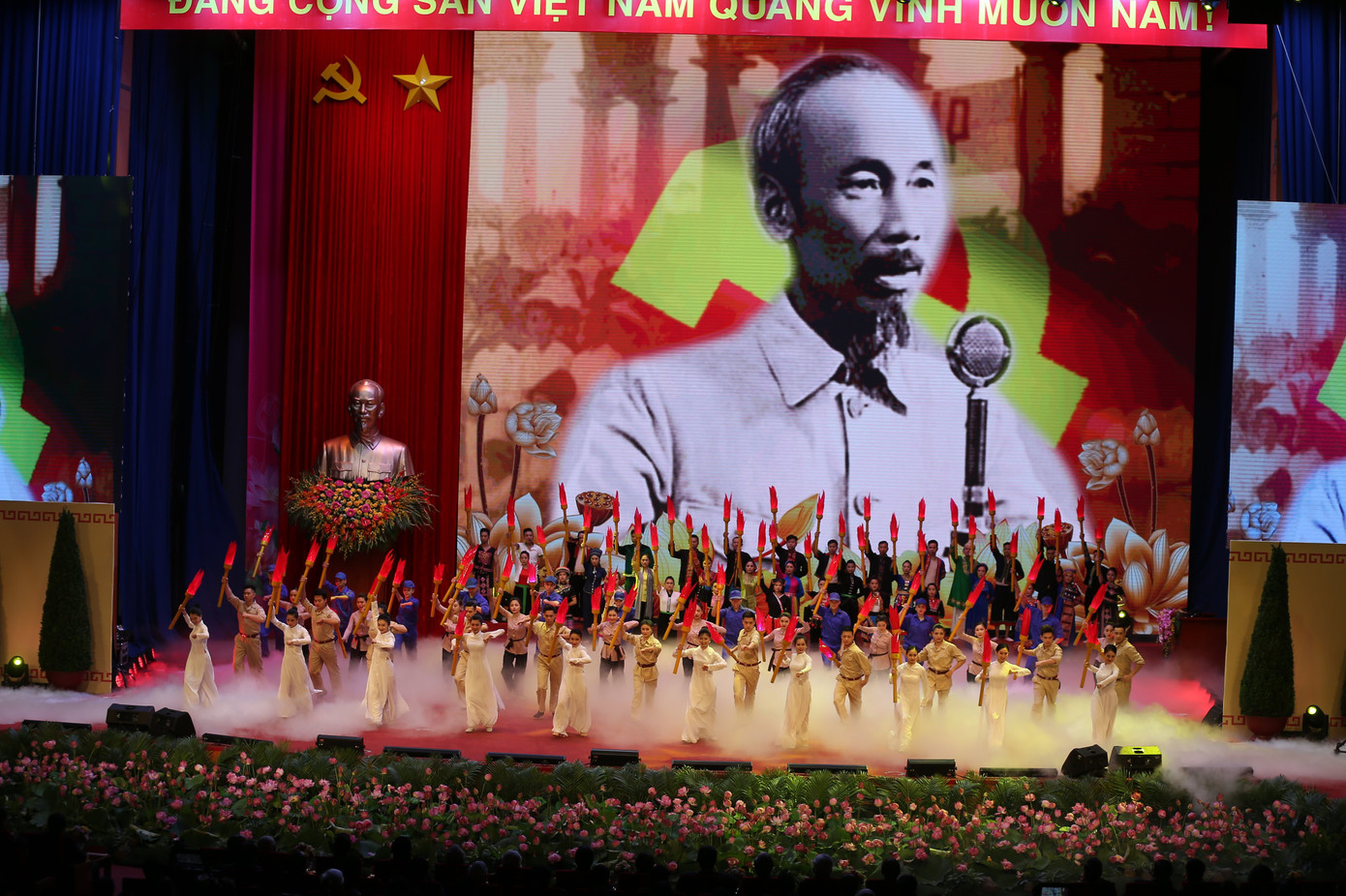 Thế hệ trẻ tự hào phát biểu tại Lễ kỷ niệm 130 năm Ngày sinh Chủ tịch Hồ Chí Minh ảnh 2