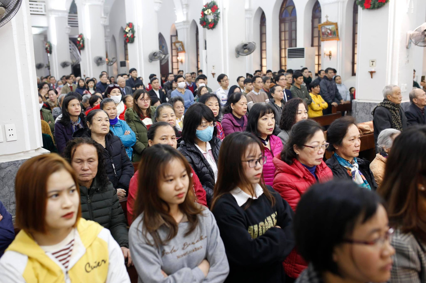 Biển người hoà chung không khí đêm Giáng sinh ở Thủ đô ảnh 7