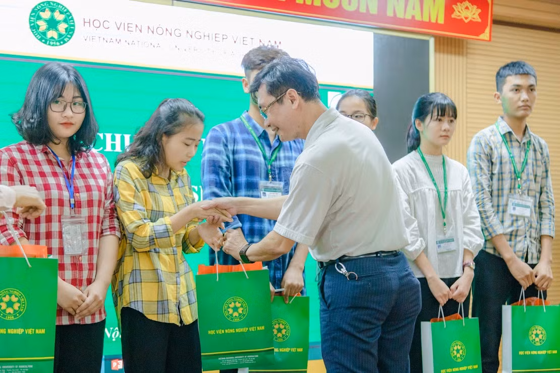 Học viện Nông nghiệp Việt Nam hỗ trợ sinh viên bị ảnh hưởng bởi dịch COVID-19 ảnh 1