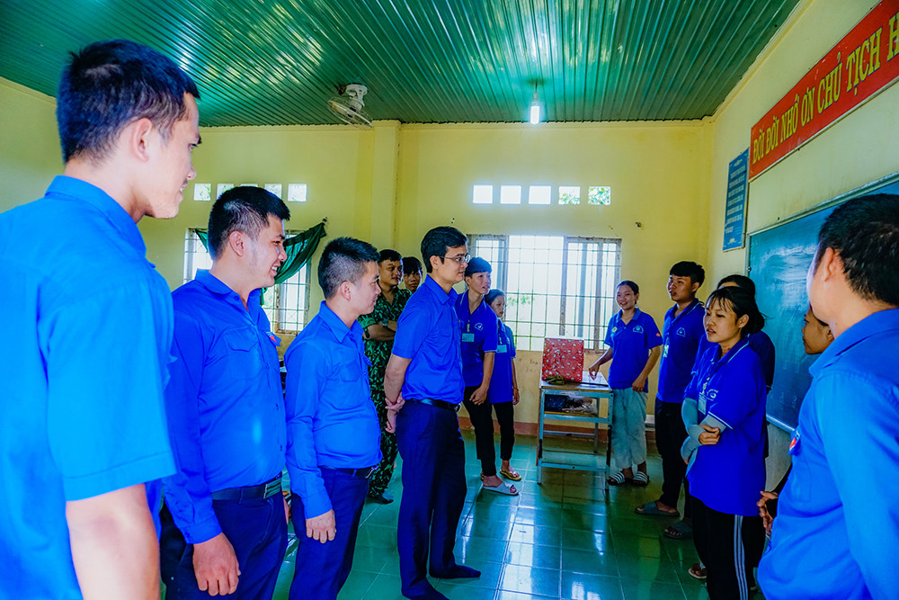 Sinh viên tham gia "Mùa Hè Xanh" thể hiện tính trách nhiệm vì cộng đồng ảnh 4