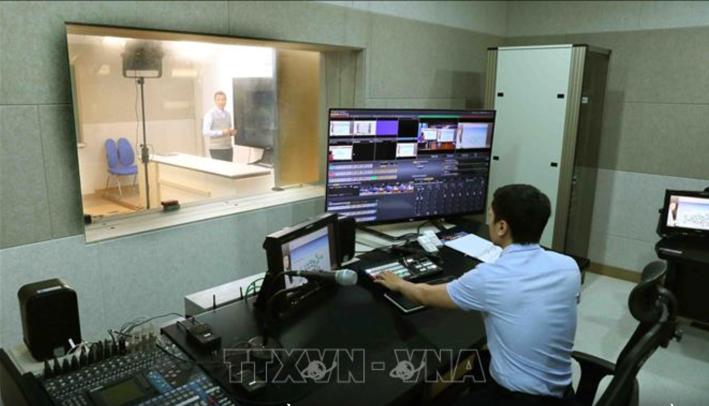 Sinh viên triển khai học trực tuyến trước diễn biến dịch COVID-19 ảnh 1