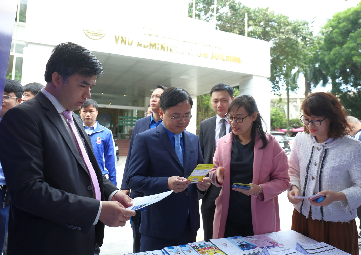 Trải nghiệm nhiều sản phẩm sáng tạo của người trẻ ảnh 1