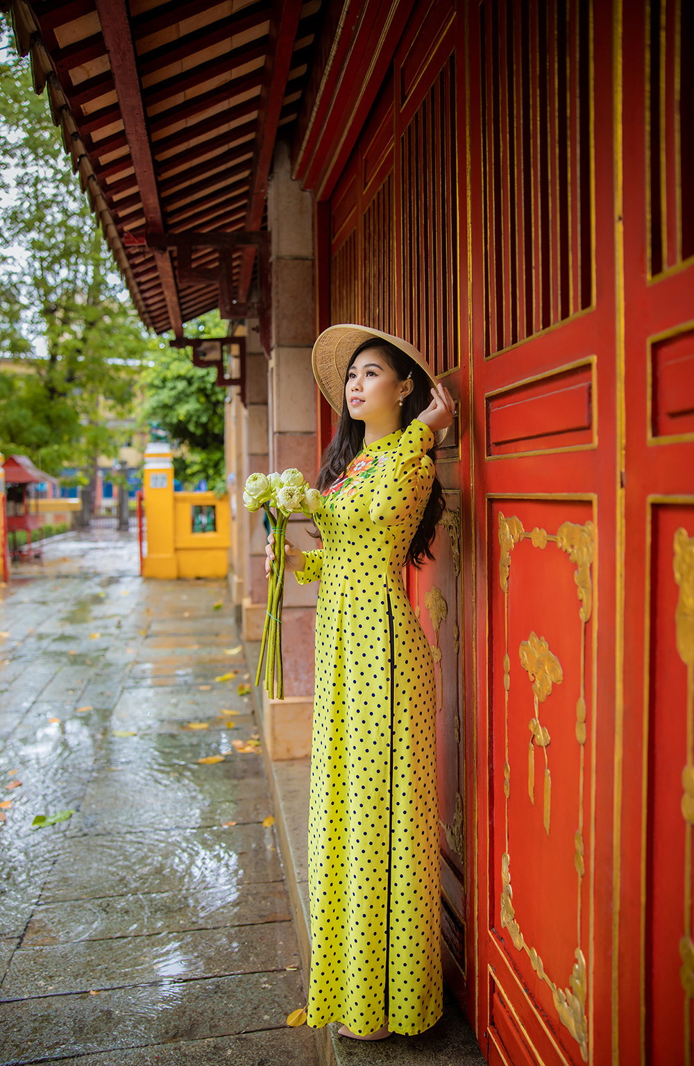 Bộ ảnh được thực hiện bởi Custumes: NTK Võ Thanh Phước; Photographer: Jimmy Nguyễn; Make up: Huong Tran. 18 tuổi Hoa khôi Sinh viên từng bán trà sữa và đi dạy thêm ảnh 12